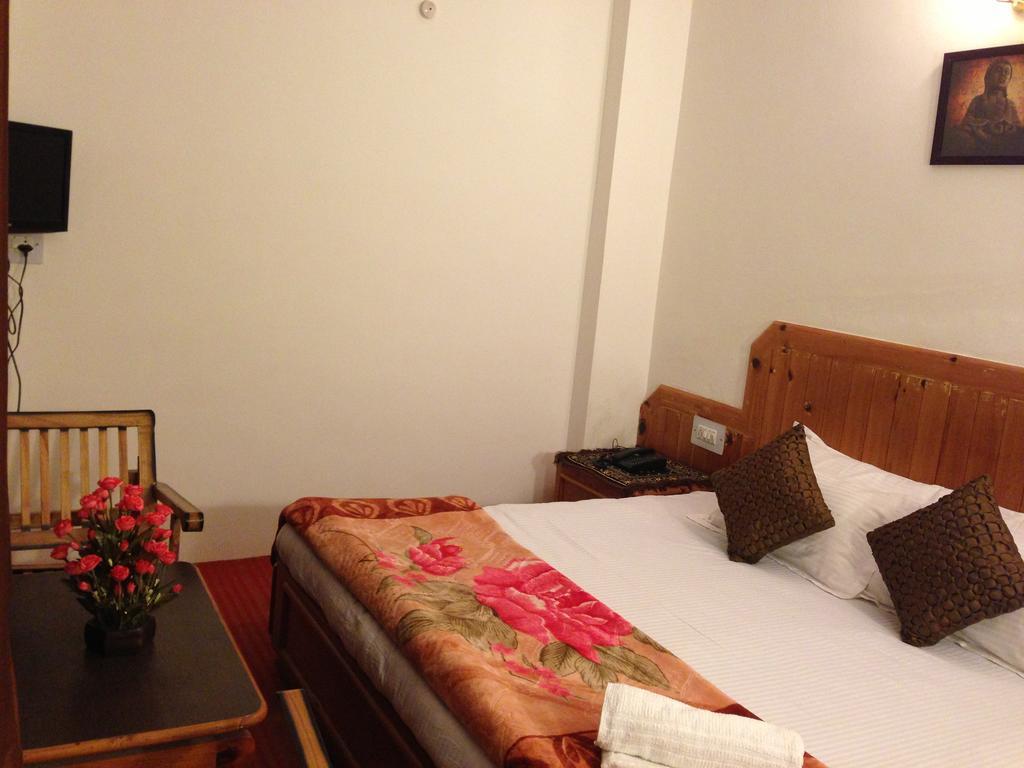 Akash Hills Hotel Manāli Esterno foto
